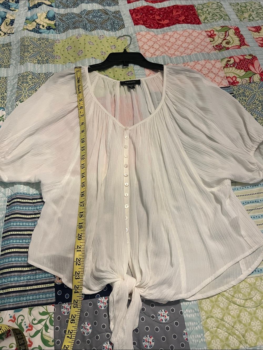 Karen Kane Light Cream Button-Front Tie-Hem pheasant Blouse